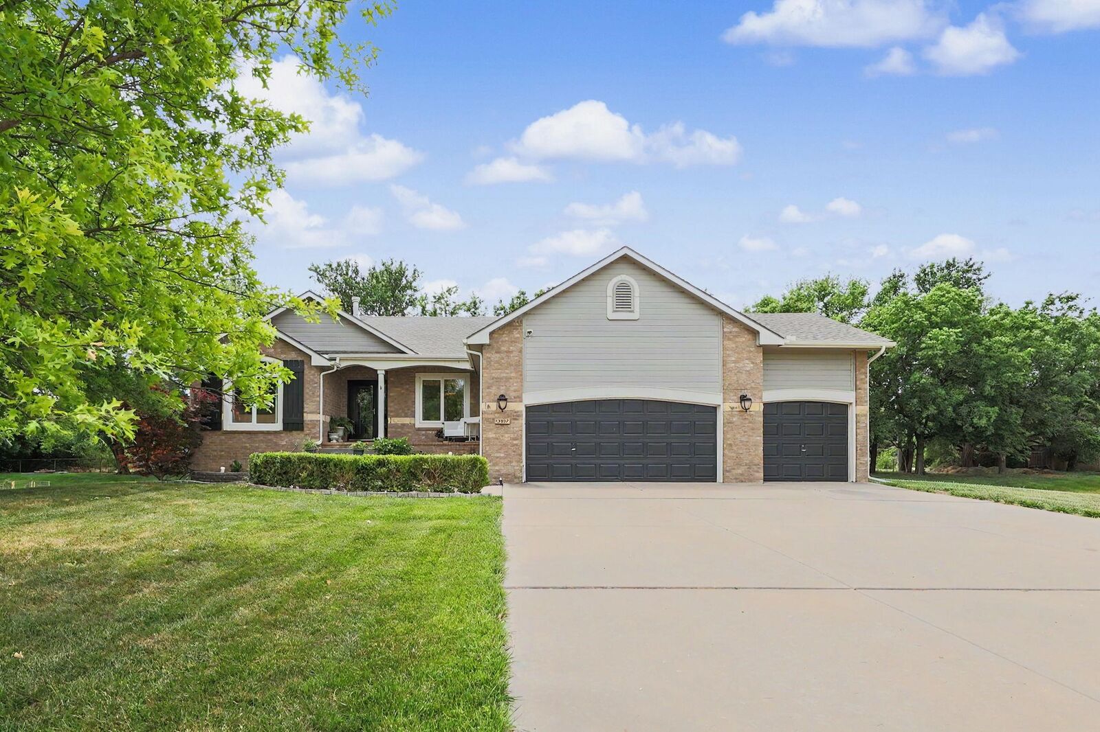 Property Photo:  15807 W McCormick Ave  KS 67052 