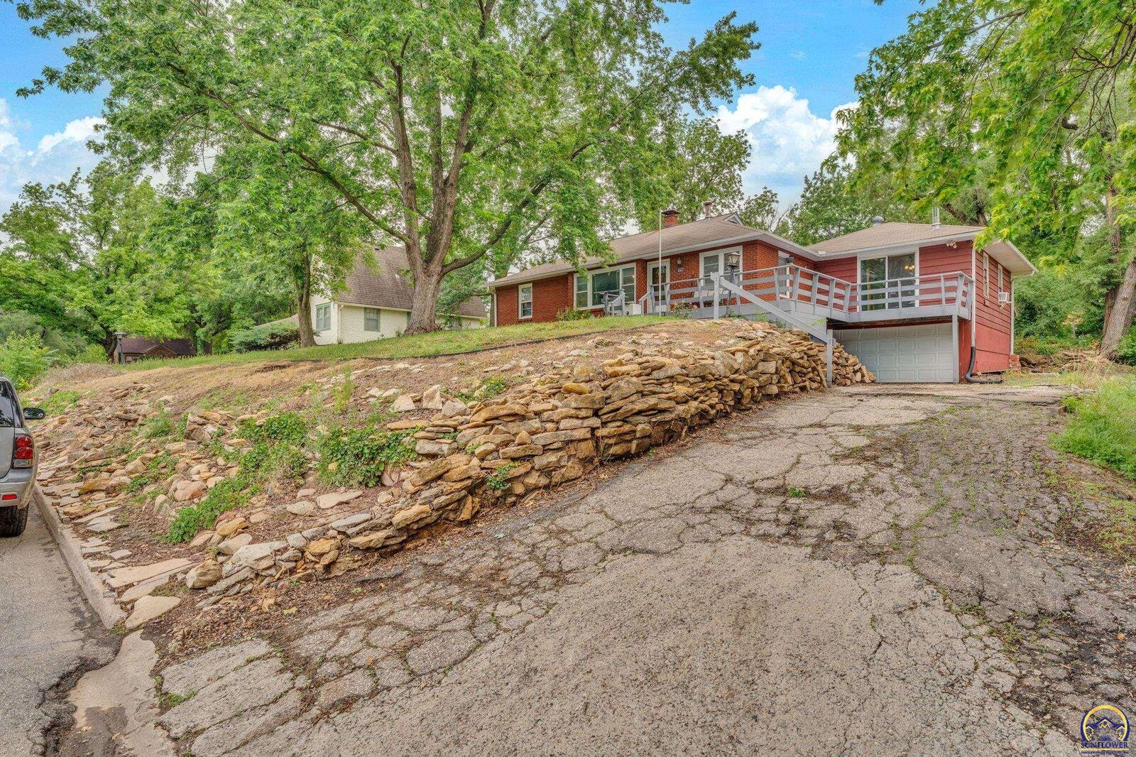 Property Photo:  2431 SW Bradbury Ave  KS 66611 