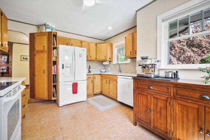 Property Photo:  39 W 26th Ave  WA 99203 