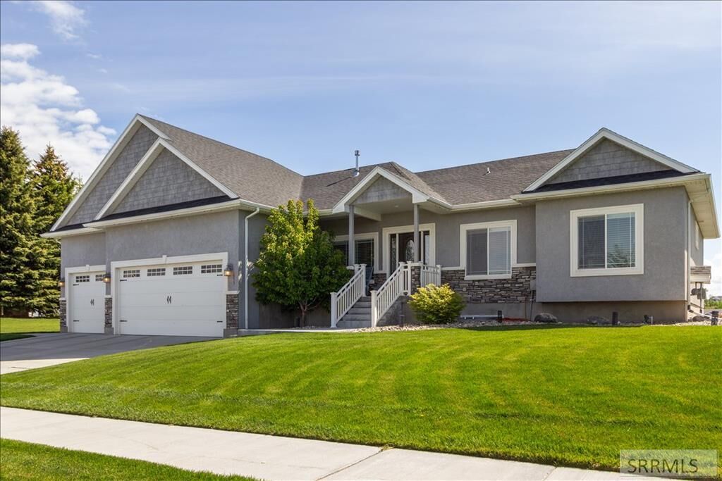 Property Photo:  653 S 4th E  ID 83440 
