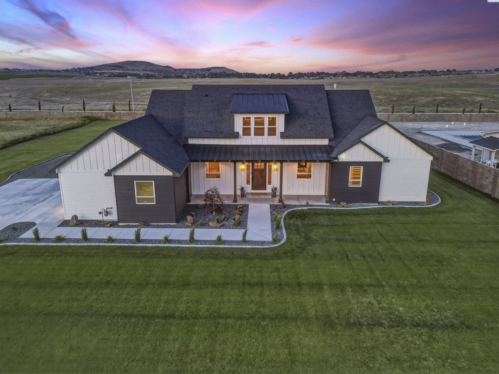 Property Photo: 7007 Grange St WA 99338