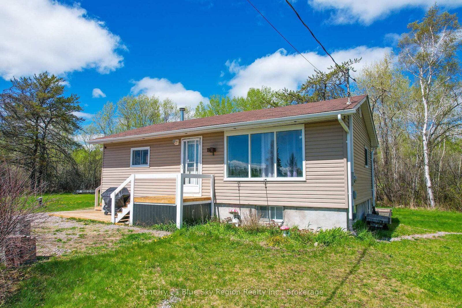 Property Photo:  1742 Highway 17 N/A E  ON P0H 1H0 