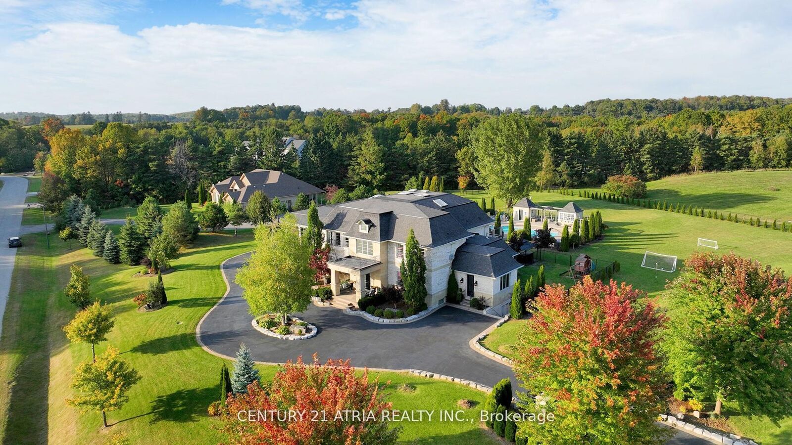 Photo de la propriété: 111 Lake Woods Drive ON L4A 1P1
