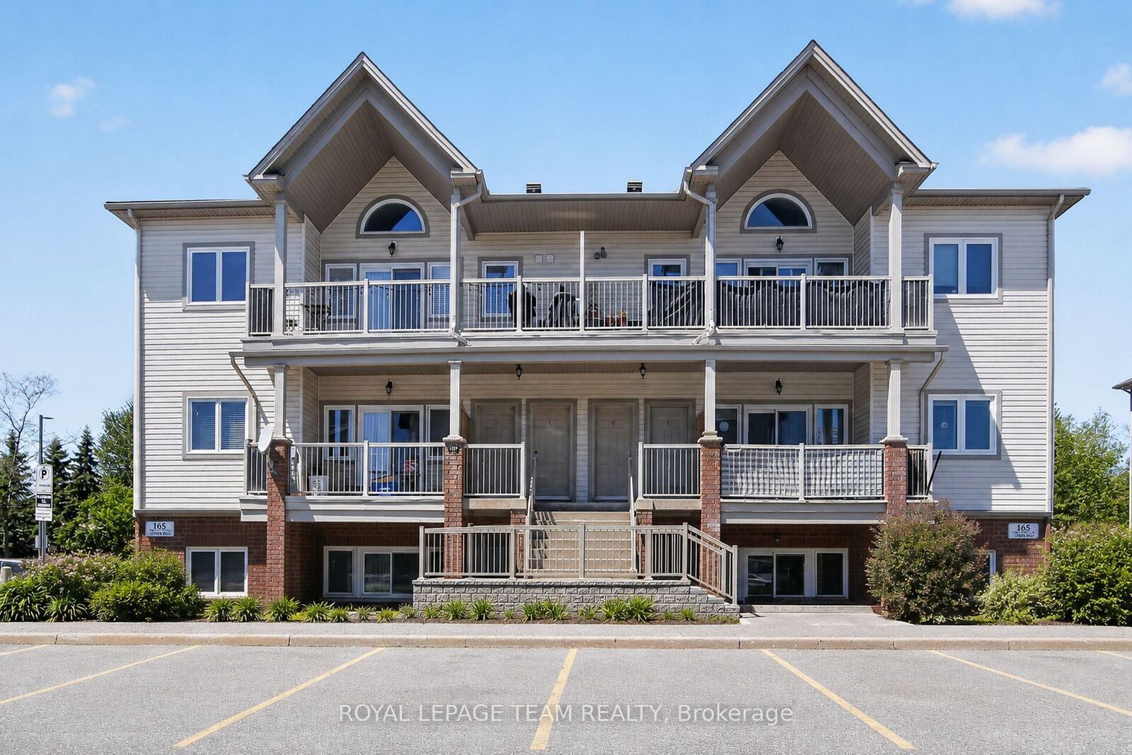 Property Photo: 165 Crestway Drive D ON K2G 7C8