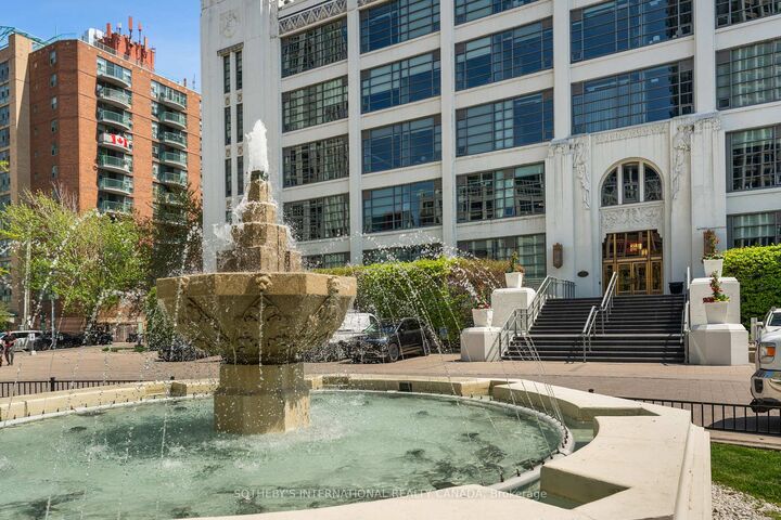 Property Photo: 637 Lake Shore Boulevard W 614 ON M5V 3J6