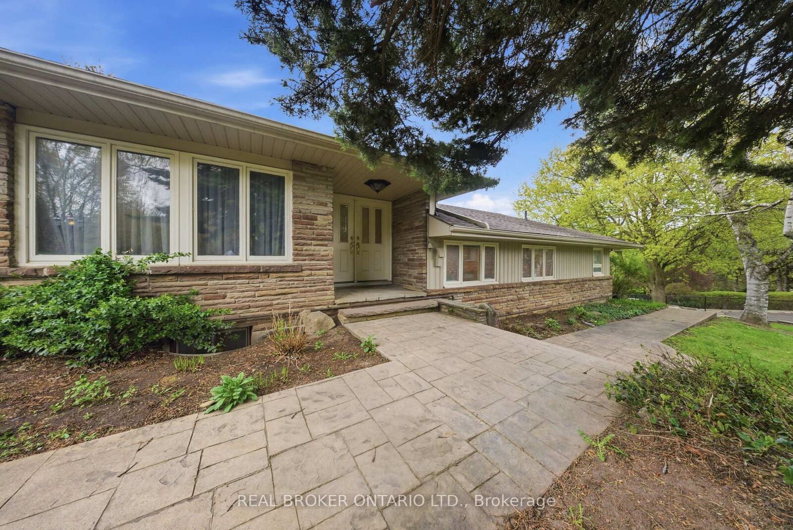 Property Photo: 529 Conservation Drive ON L6Z 0C1