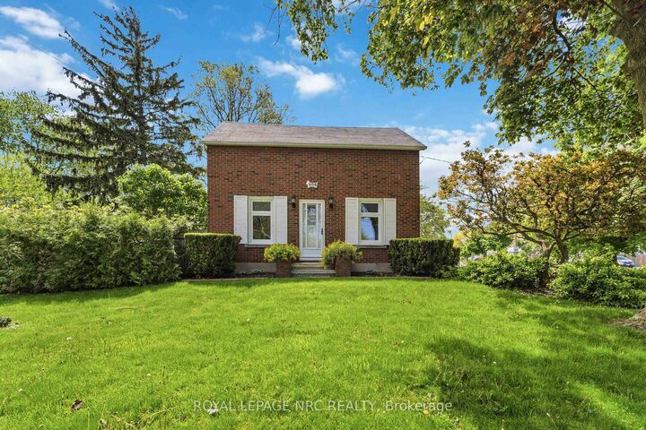 304 Scott Street S — photo 1