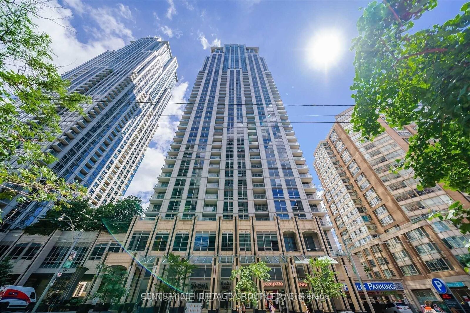 Photo de la propriété: 763 Bay Street 4208 ON M5G 2R3