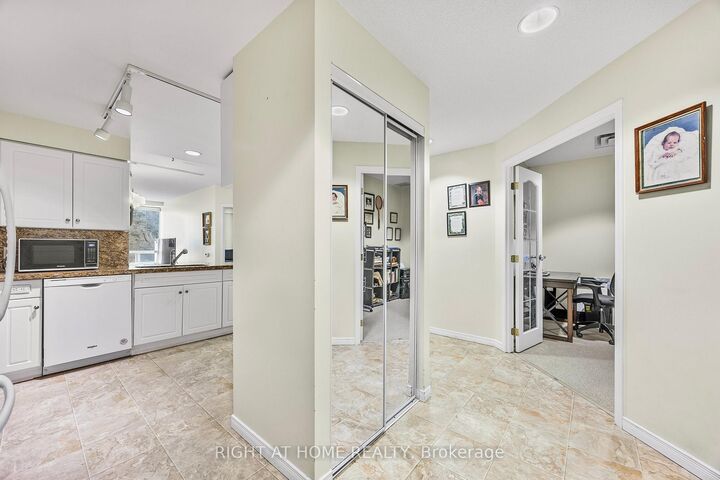 Property Photo: 74 Ross Street 53 ON L4N 1G3