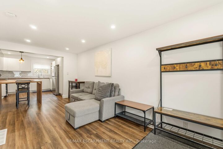 Property Photo: 27 Edinburgh Avenue ON L8H 2C4