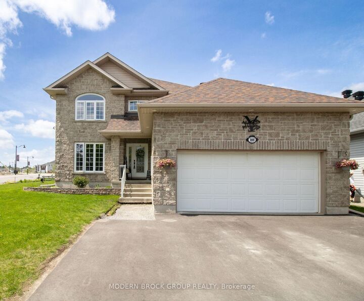 1000 Crestwood Drive — photo 1