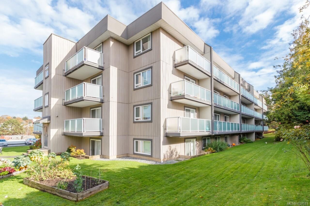 Property Photo:  3240 Glasgow Ave 210  BC V8X 1M2 