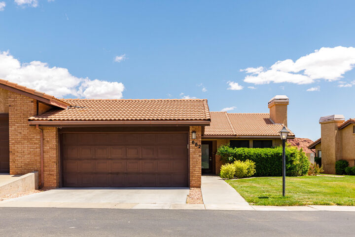 Property Photo:  652 N Ridge Rim Way  UT 84770 