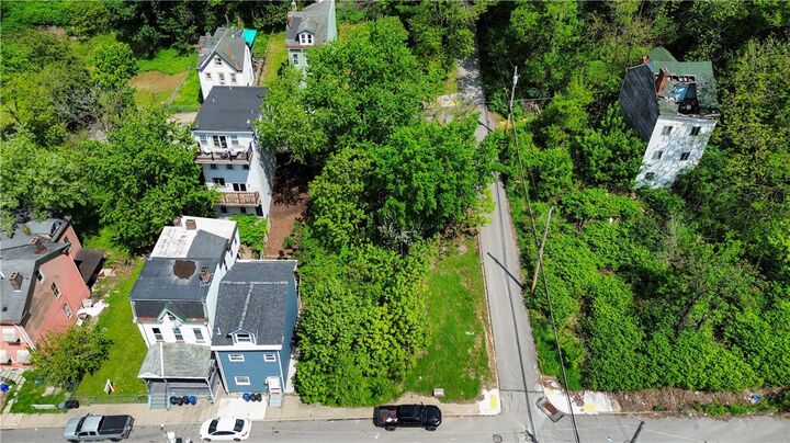 Property Photo:  1300 Stranmore St  PA 15212 