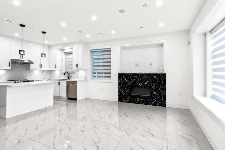 Property Photo:  333 E 64th Avenue 1  BC V5X 2M8 