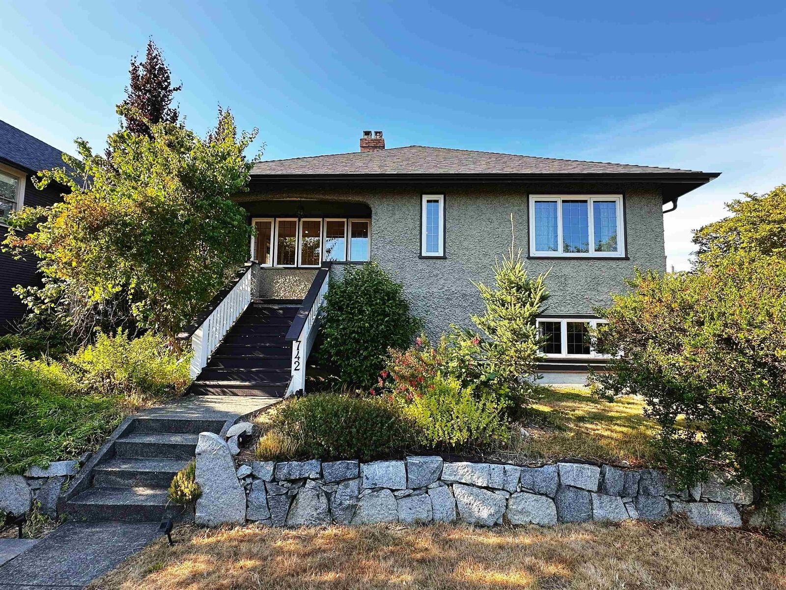 Property Photo:  742 6th E Street  BC V7L 1R6 