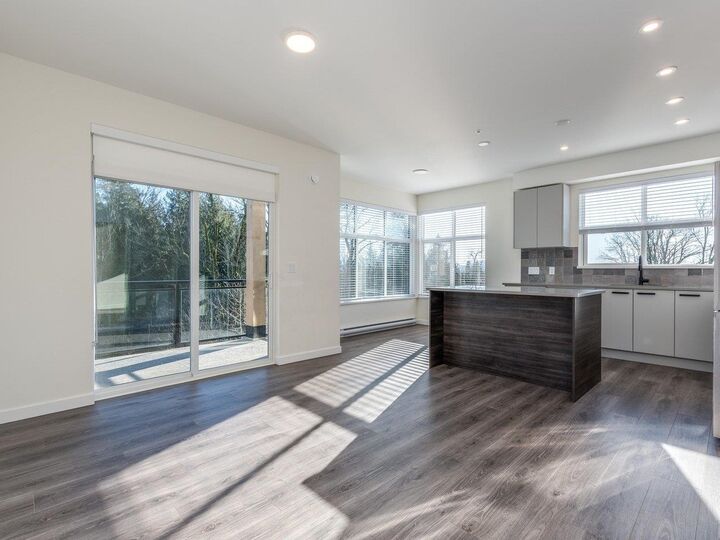 Property Photo: 33920 Best Avenue 311 BC V2V 0L9