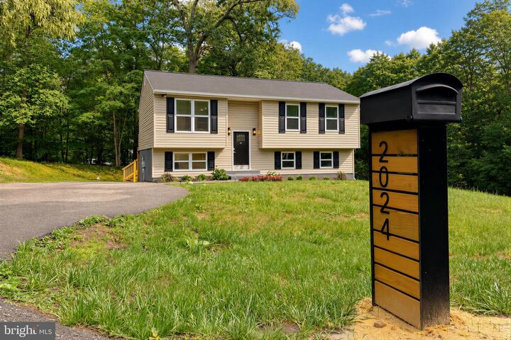 Property Photo:  2024 Yew Court  MD 20685 