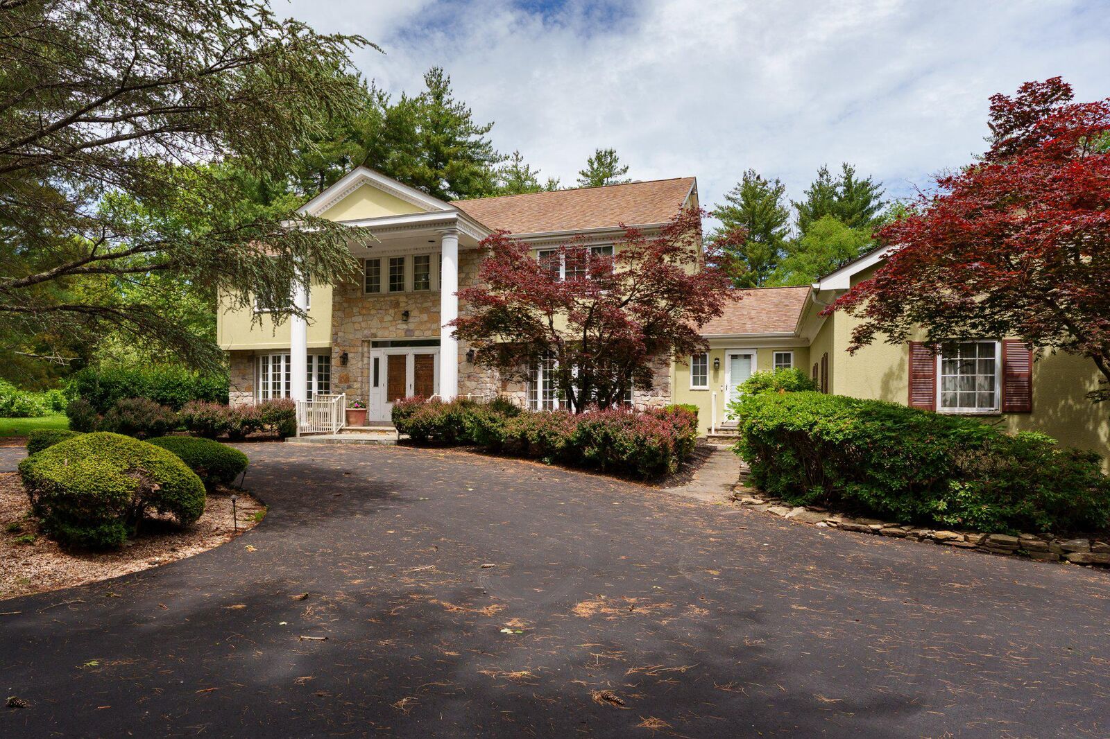 Property Photo:  
