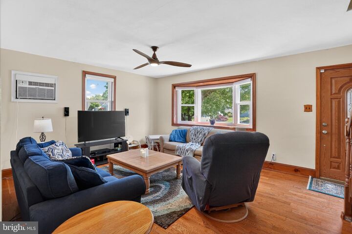Property Photo:  718 Pearl Avenue  PA 19070 