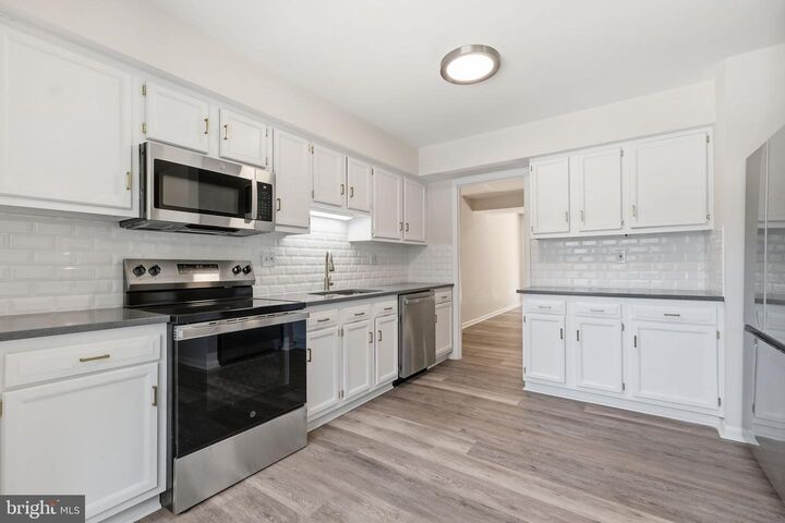 Property Photo:  8209 Londonderry Court  MD 20707 