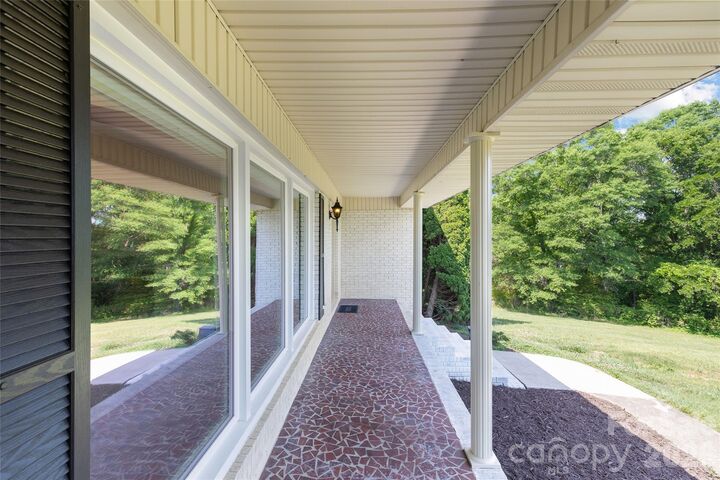 Property Photo:  2004 Fountain Lane  NC 28164 