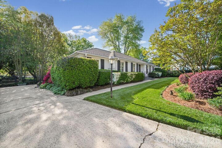 Property Photo: 13539 Four Oaks Lane NC 28105