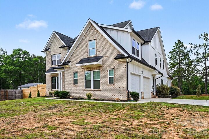 Property Photo:  31 Ridgecrest Avenue  NC 28133 
