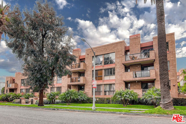 Property Photo:  235 S Tower Dr  CA 90211 