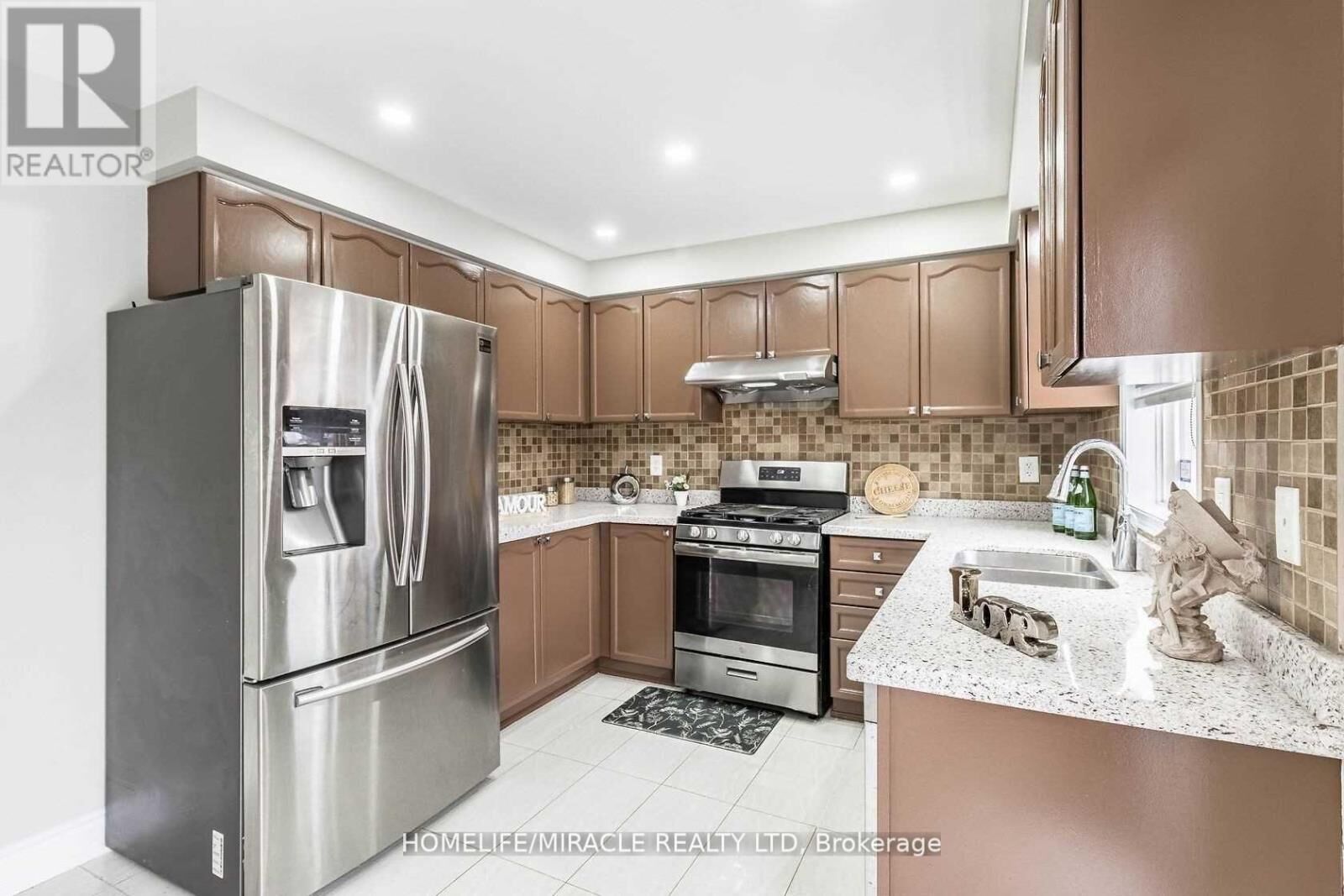 Property Photo:  17 Roadmaster Lane Upper  ON L7A 3A9 