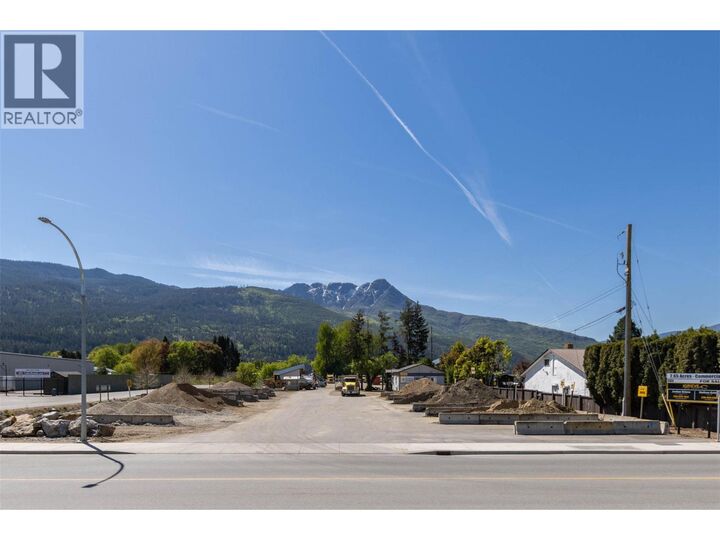2220/2270 10 Avenue Southwest — photo 1