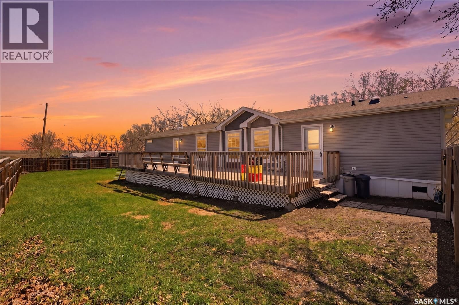 Property Photo:  533 3rd Avenue  SK S0K 4Y0 