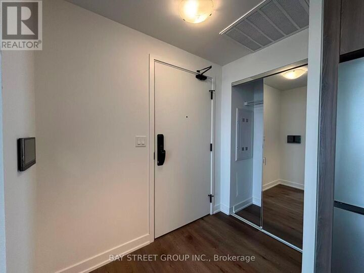 Property Photo:  2075 Lakeshore Road 2101  ON L7R 0H3 