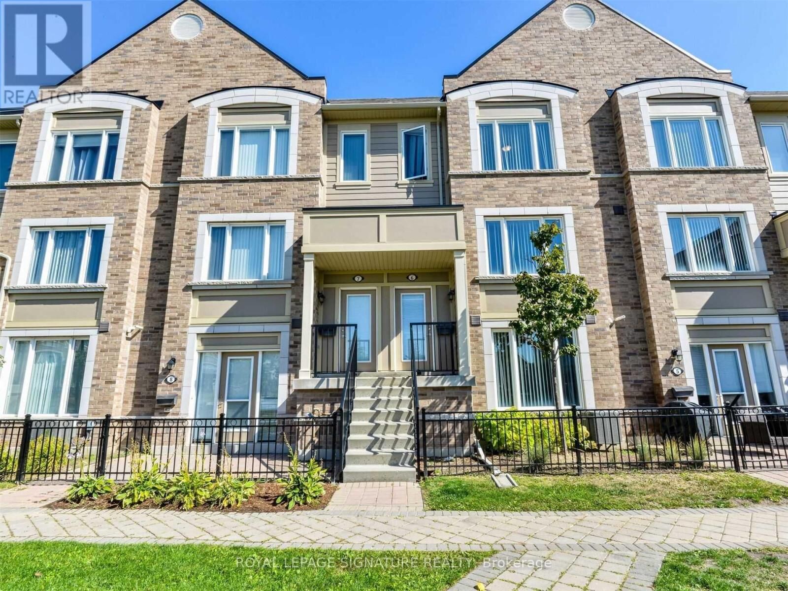 Property Photo:  3135 Boxford Crescent 6  ON L5M 0X1 