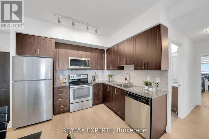 Property Photo:  3600 Highway 7 911  ON L4L 0G7 