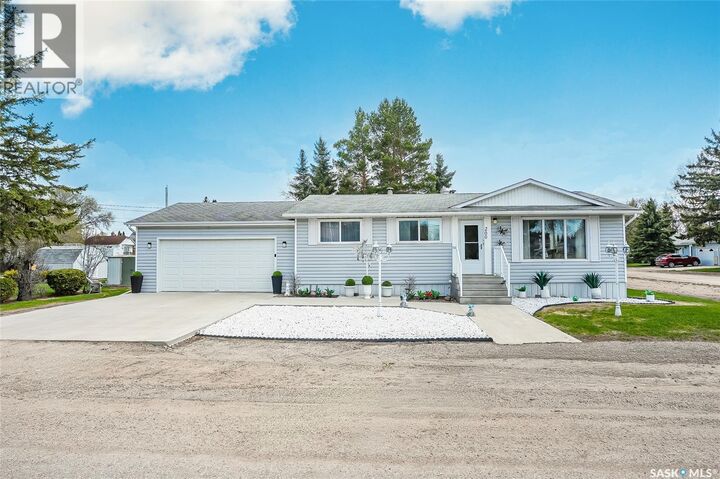 Property Photo:  200 Buffer Avenue  SK S0K 4N0 