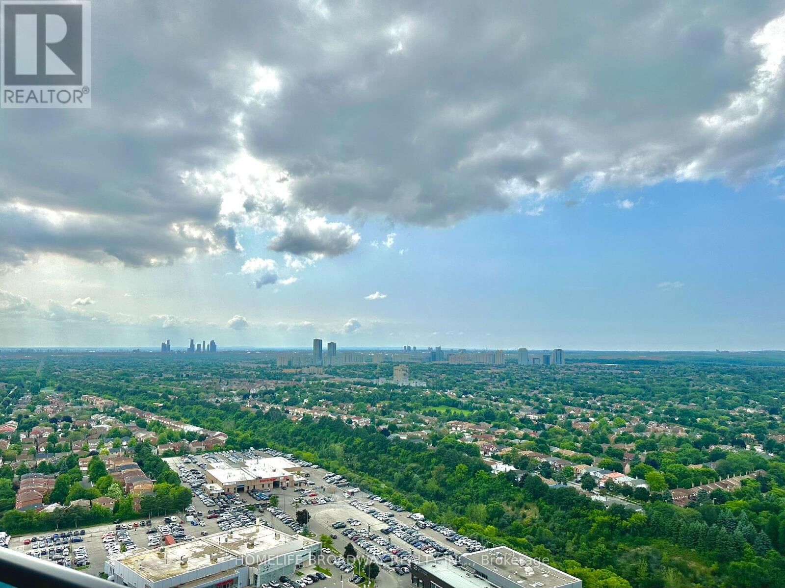 Property Photo:  7161 Yonge Street 2833  ON L3T 0C8 