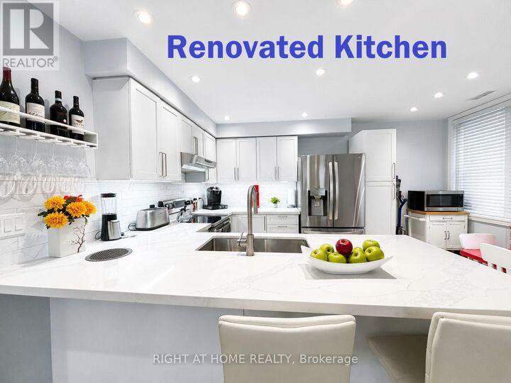 Property Photo:  760 Lawrence Avenue West 221  ON M6A 3E7 