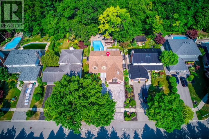 Property Photo:  1005 Fair Birch Drive  ON L5H 1M4 