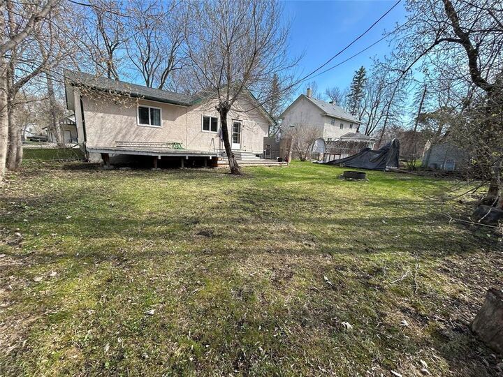 Property Photo:  20 Birch Street  MB R0E 1M0 