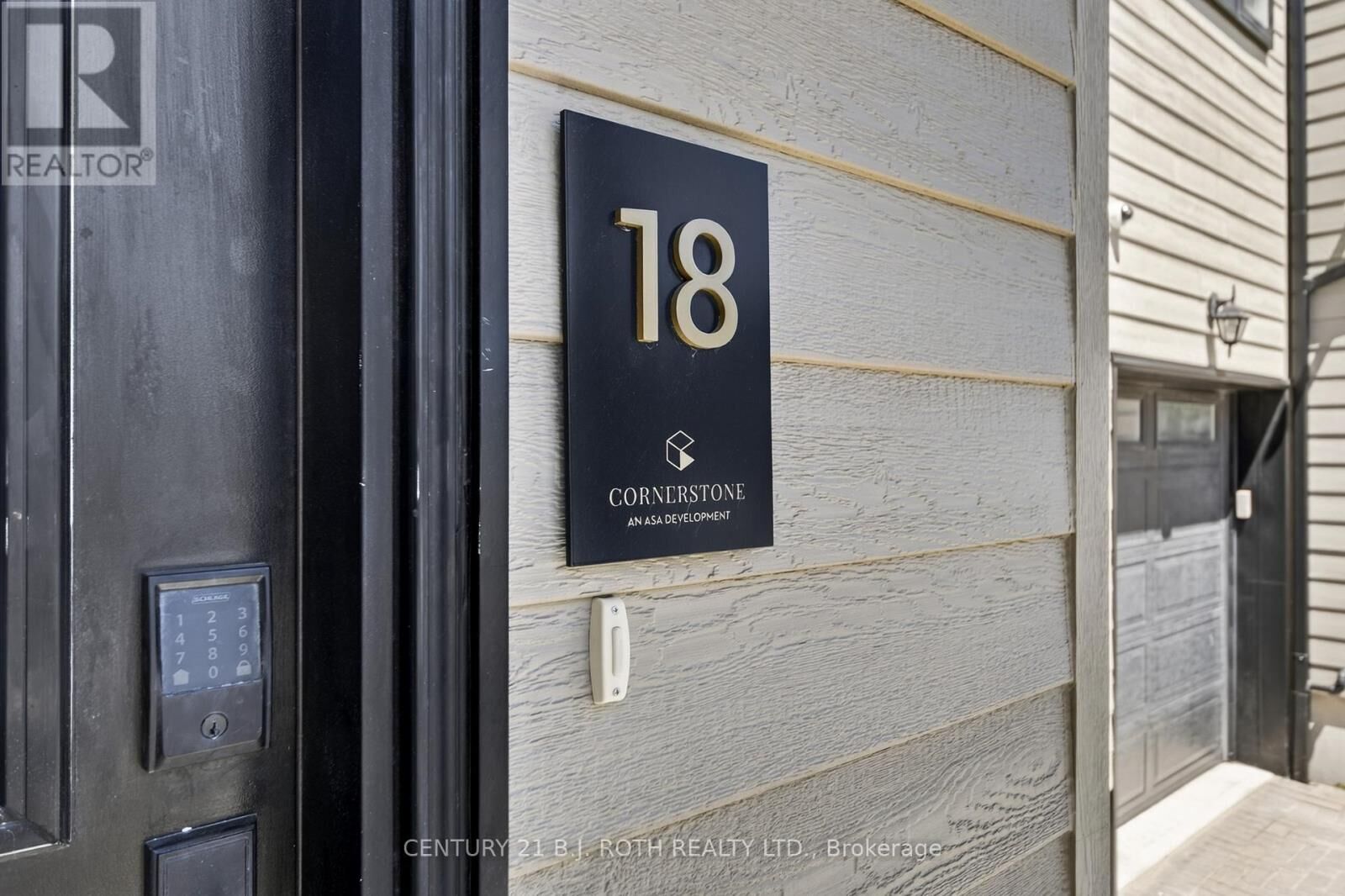 Property Photo:  18 Stonehart Lane  ON L4M 7E8 