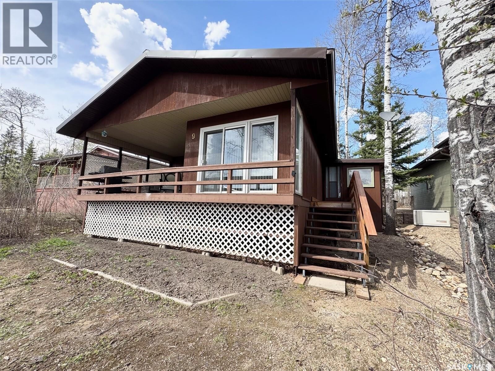Property Photo:  9 Hillside West  SK S0K 3H0 