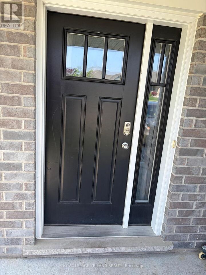 Property Photo:  204 Peach Tree Boulevard Main Level  ON N5R 0E3 