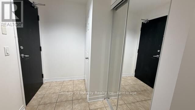 Property Photo:  388 Prince Of Wales Drive 1911  ON L5B 0A1 