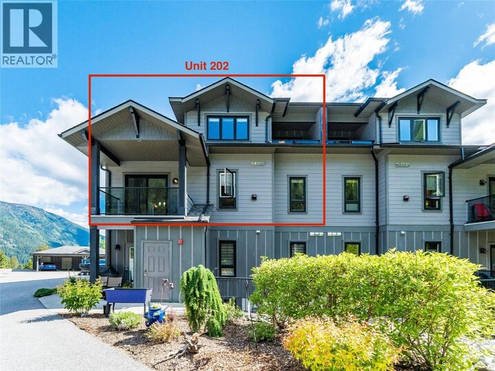 Property Photo:  2000 Choquette Avenue 202  BC V1L 7E4 