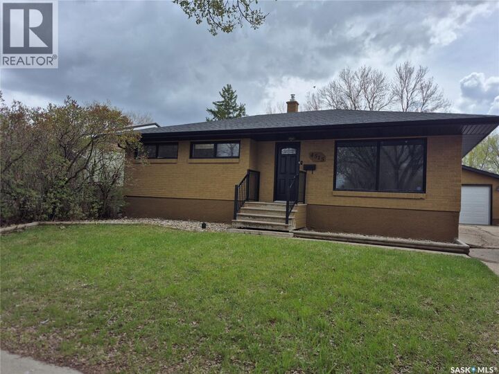 Property Photo:  4515 Sherwood Drive  SK S4R 3B3 