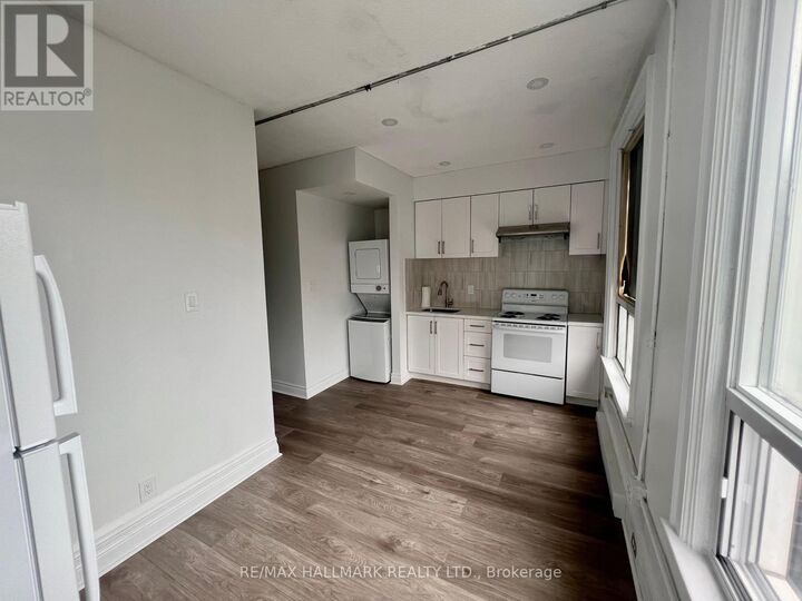 Property Photo:  454 Bloor Street West 1  ON M5S 1X8 