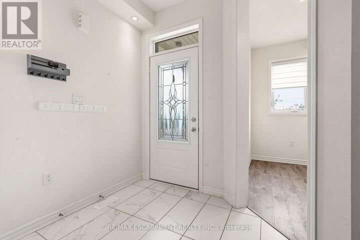 Property Photo:  1364 Sycamore Garden  ON L9E 1R3 