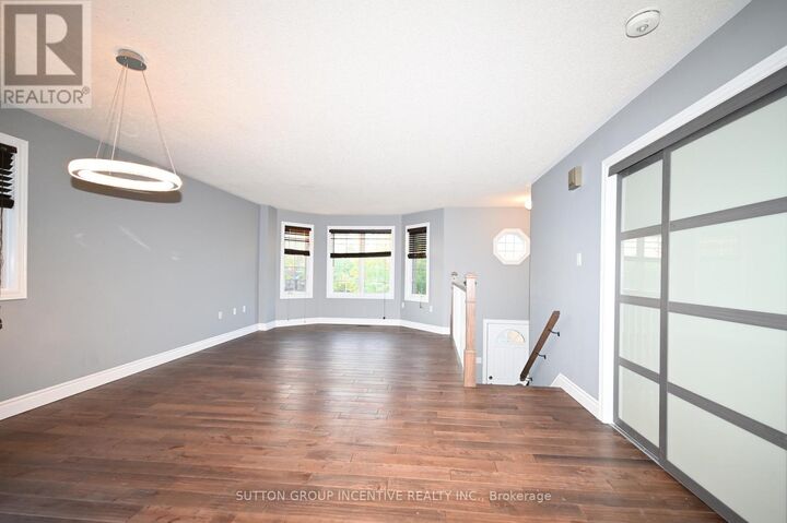 Property Photo:  39 Jones Drive Upper  ON L4M 6H7 