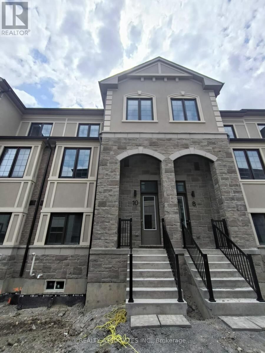 Property Photo:  10 Victor Metcalf Lane  ON L4B 0J7 